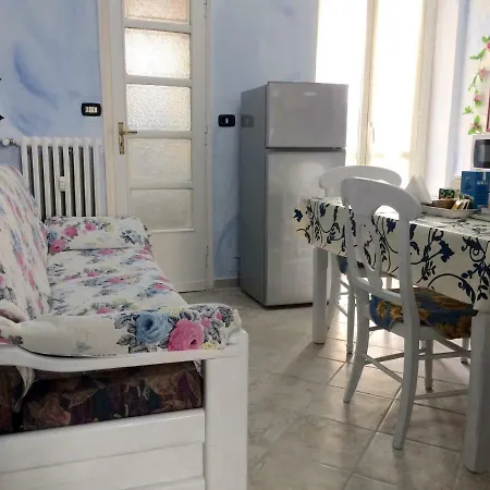 Ivy House Apartment *