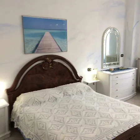 Ivy House Apartment *